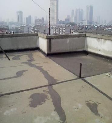 景县漏水维修 楼顶漏水是什么原因，楼顶漏水维修方法是什么?